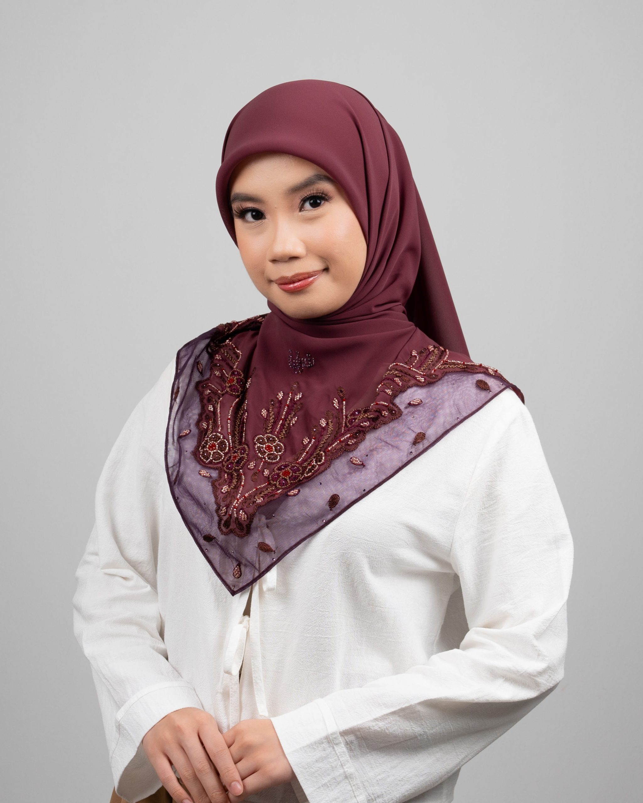 Inara Beads Lace Square - Garnet