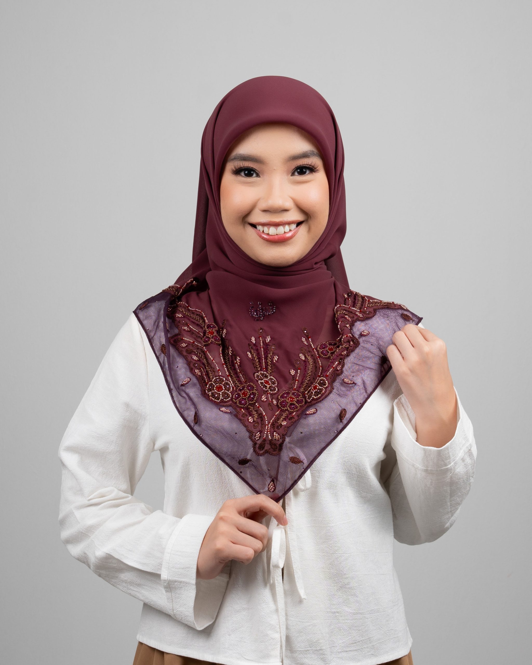 Inara Beads Lace Square - Garnet
