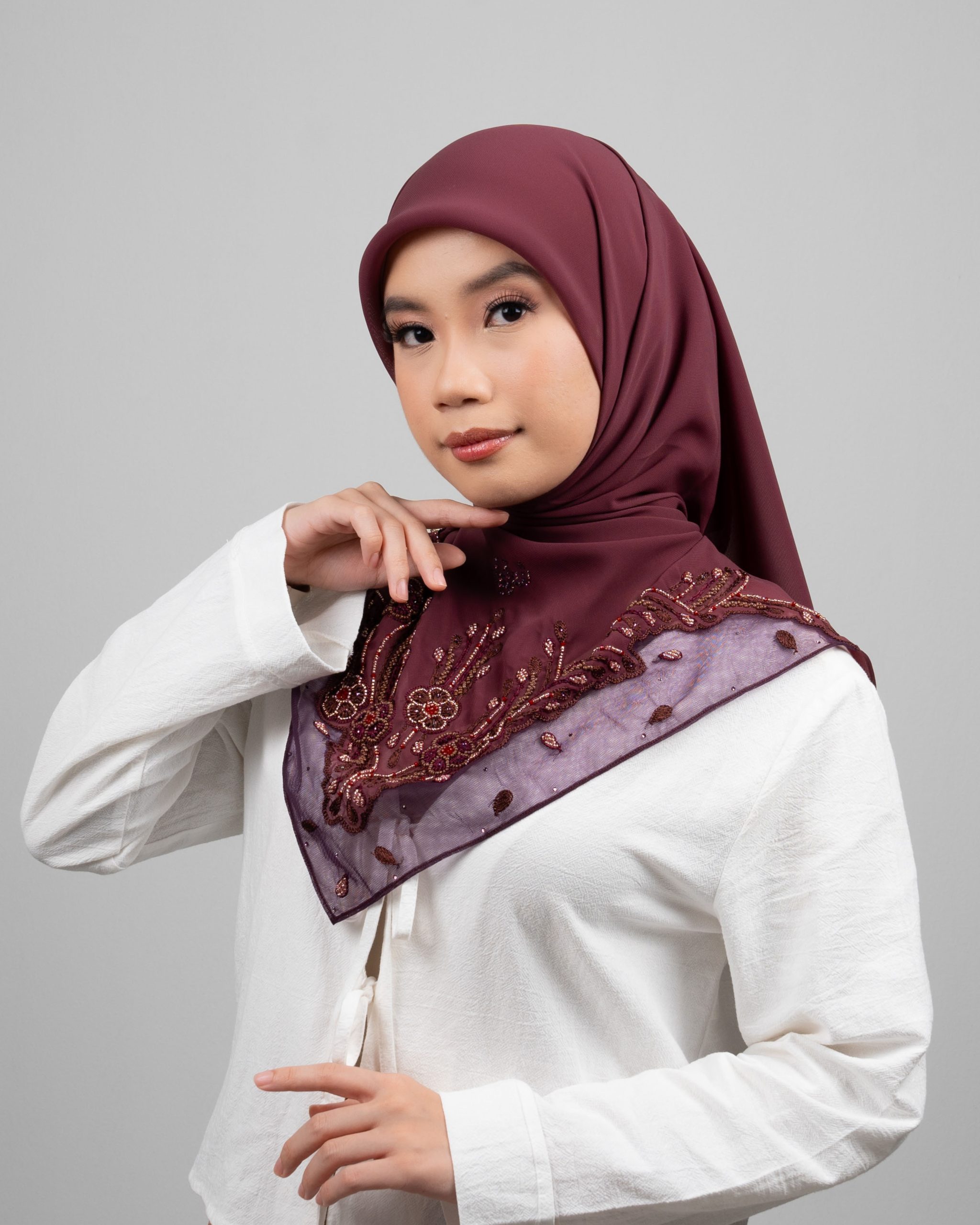 Inara Beads Lace Square - Garnet