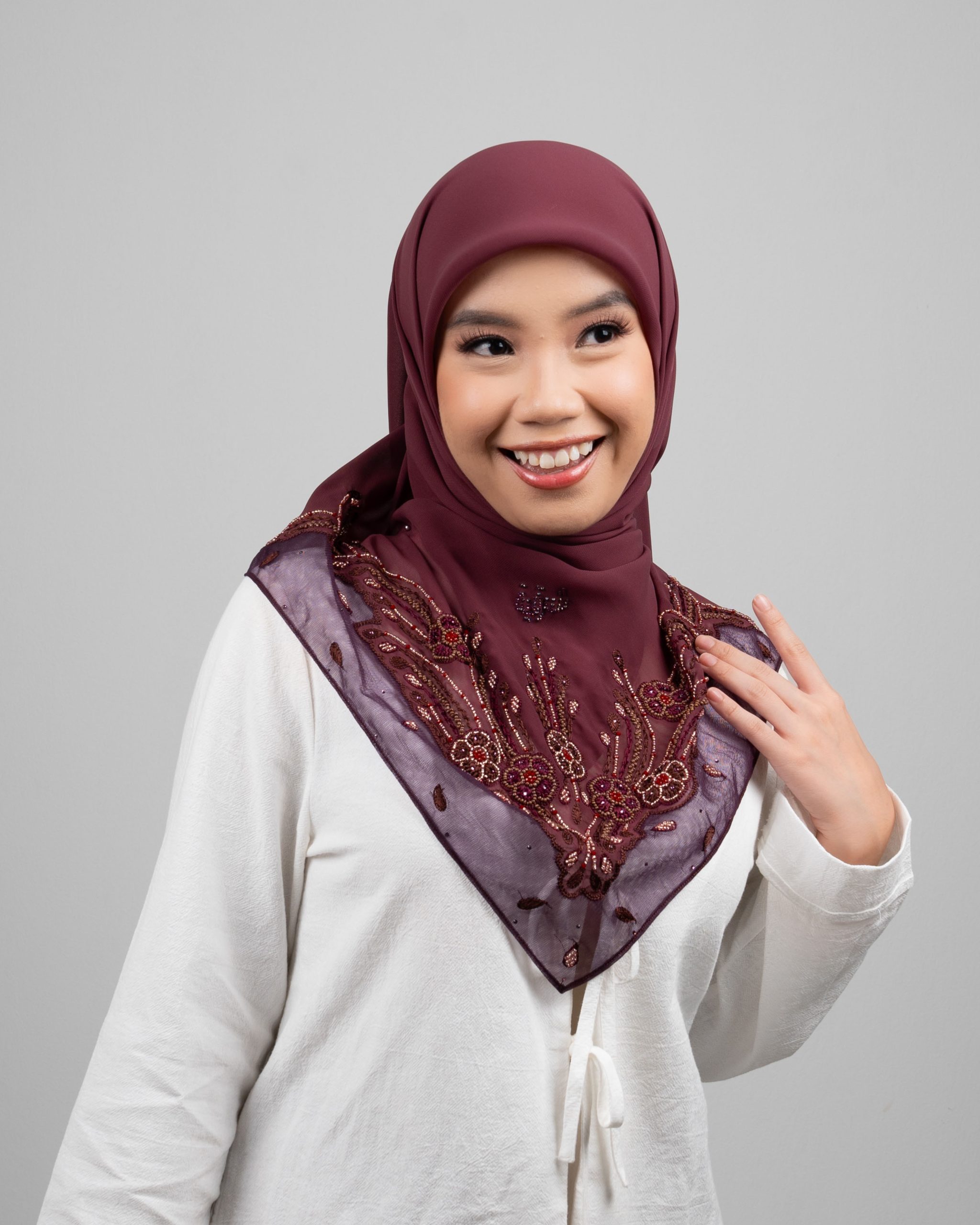 Inara Beads Lace Square - Garnet